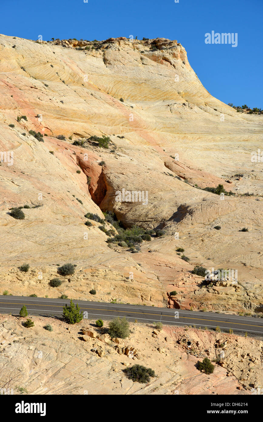 U.S. Highway 12 führt durch das "Rückgrat des Teufels", Grand Staircase-Escalante National Monument, GSENM, Utah Stockfoto
