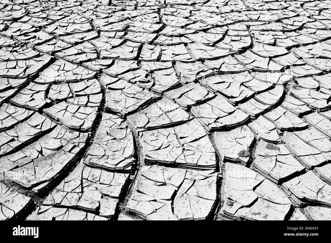 Schlamm in einem ausgetrockneten Wasserloch, Painted Desert, Hopi Reservation, Navajo Nation Reservation, Arizona, Südwesten geknackt Stockfoto