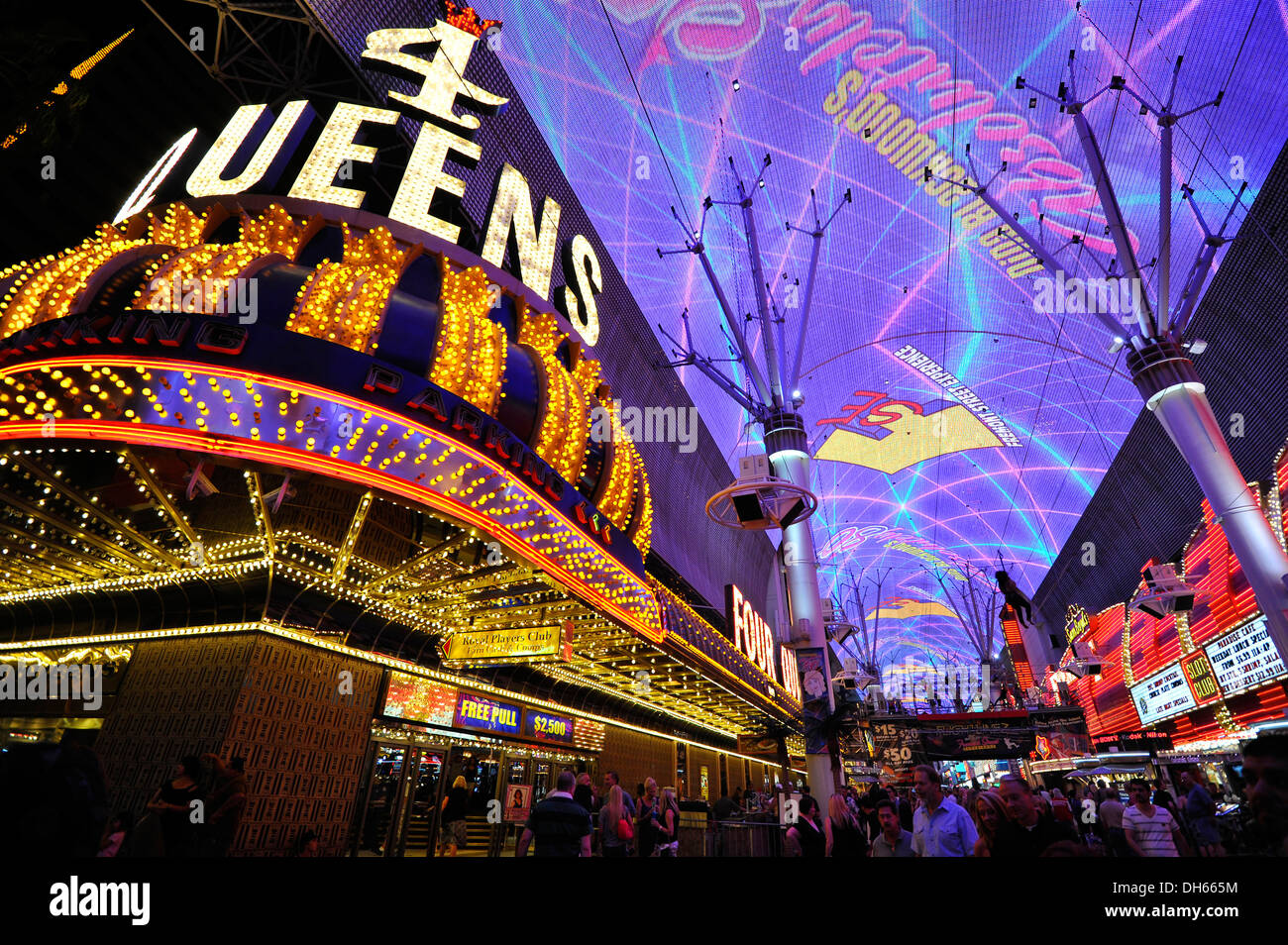 Neon-Kuppel der Fremont Street Experience im alten Casino Las Vegas, Casino Hotel 4 Königinnen, Fremont, Innenstadt, Las Vegas, Nevada Stockfoto