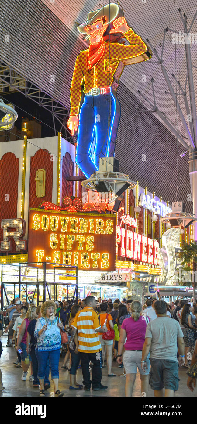 Vegas Vic, berühmte Cowboy Figur und Wahrzeichen, Neon anmelden alten Pioneer Casino Hotel, Las Vegas Fremont Street Experience Stockfoto