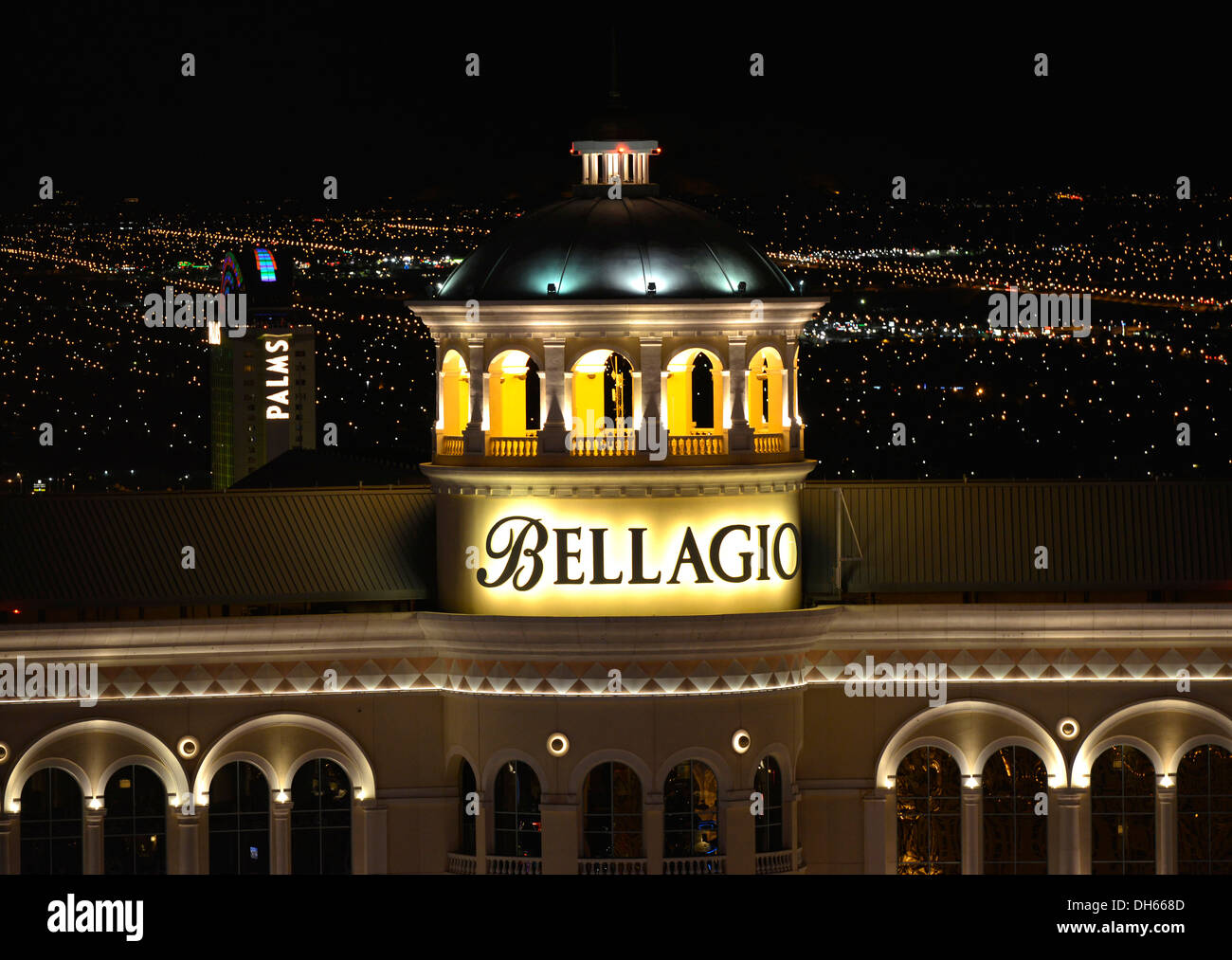 Nachtaufnahme, Kuppel des Luxus-Hotel und Casino, Bellagio, Las Vegas, Nevada, Vereinigte Staaten von Amerika Stockfoto