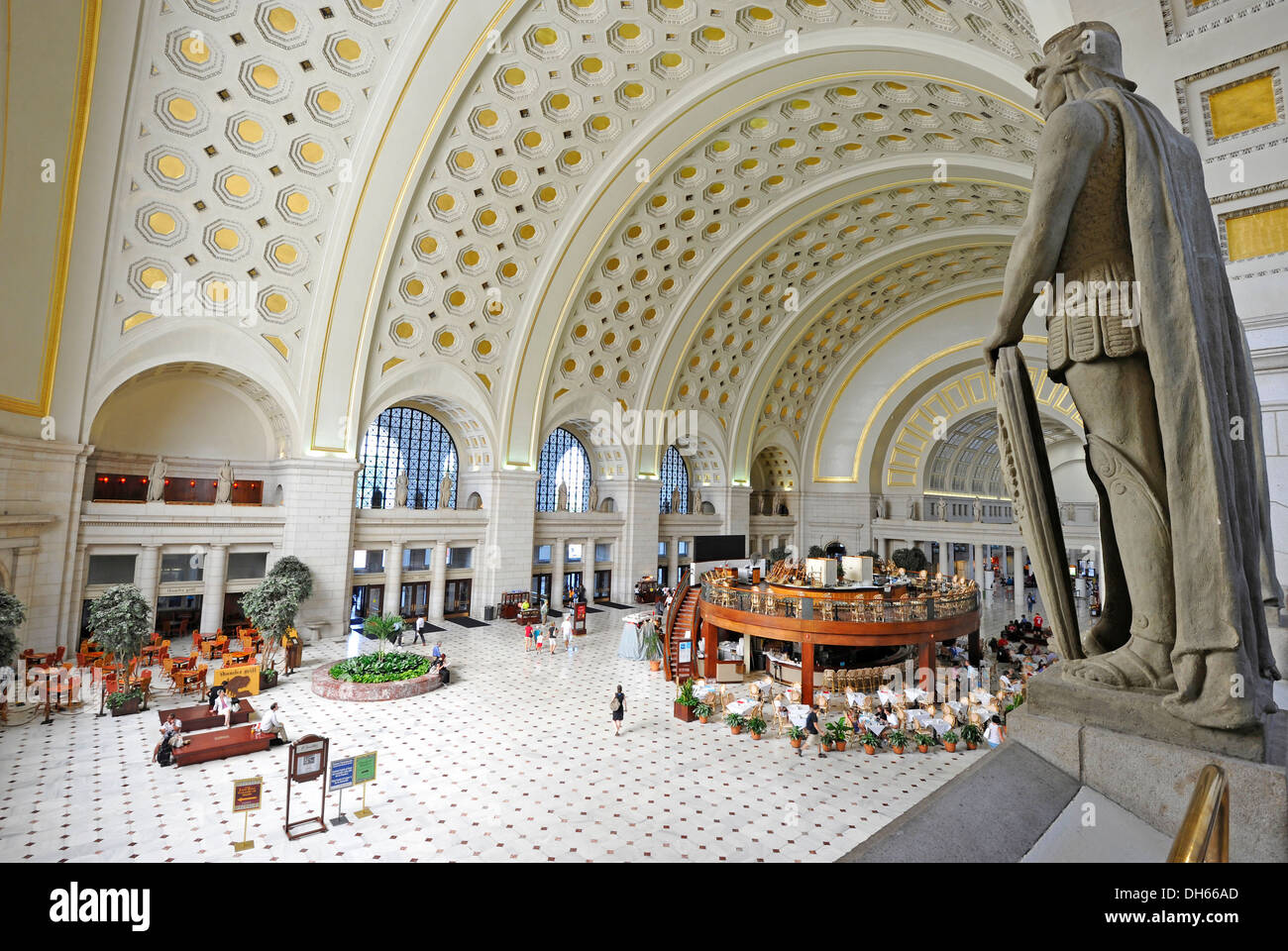 Interieur, große Haupthalle, überlebensgroße Statue, Zusammentreffen der Bahnhof Union Station, Washington DC Stockfoto