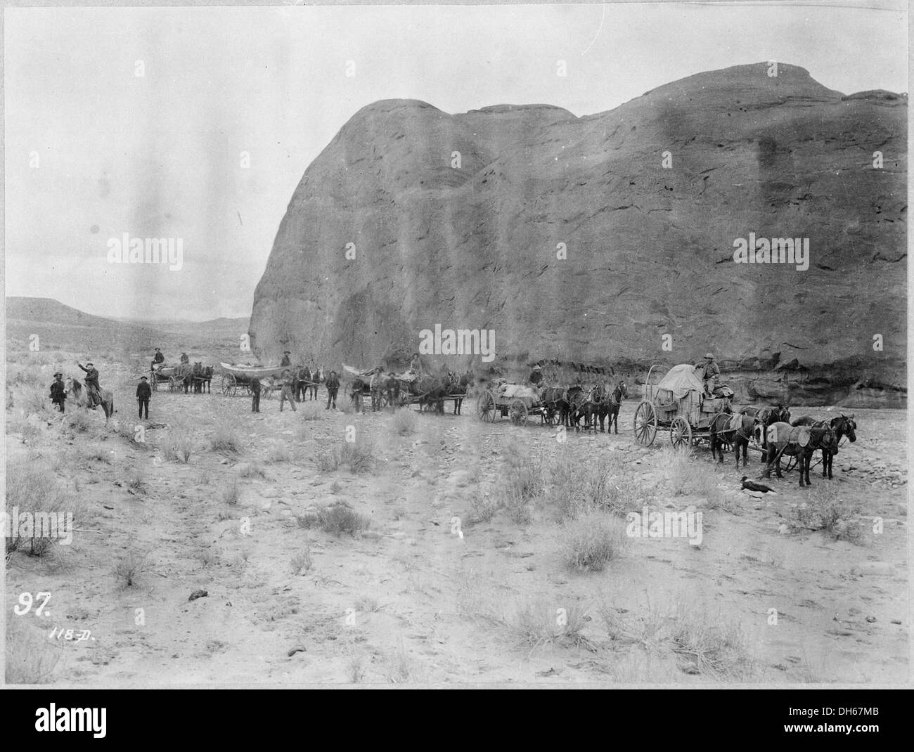 Eine mit Booten beladene Überlandkarawane wird im Rahmen der Untersuchung von Robert B. Stanton im späten 19. Jahrhundert gezeigt. Die Karawane wurde während des Baus der Denver, Colorado Canyon und Pacific Railway zur Erkundung genutzt. Stockfoto