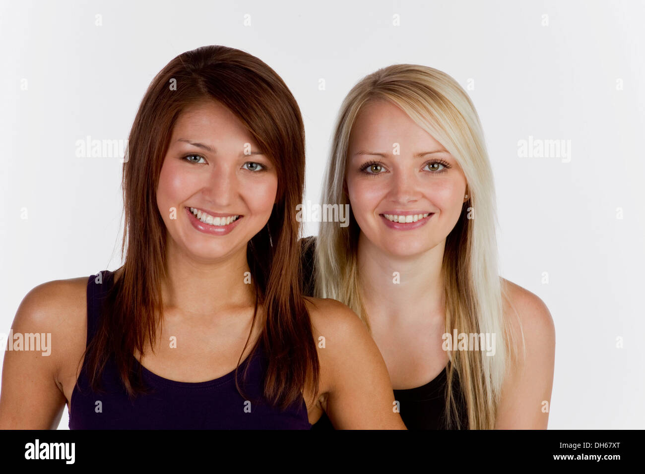 Zwei lächelnde junge Frauen, Porträt Stockfoto
