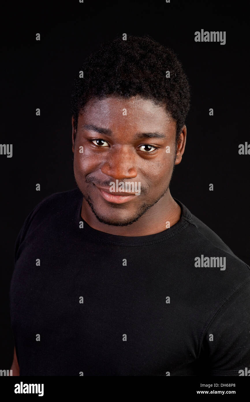 Junger schwarzer Mann, portrait Stockfoto