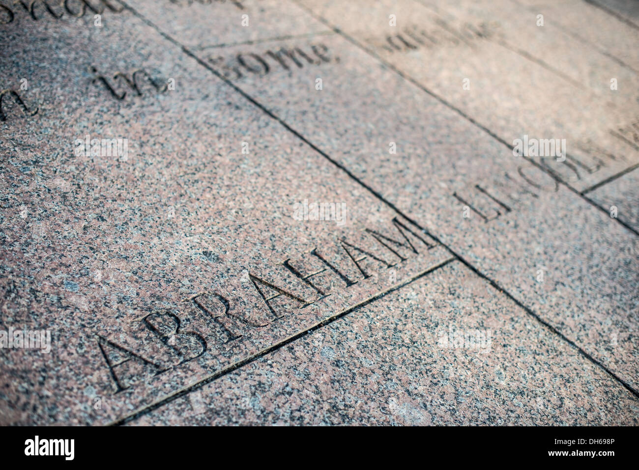 Abraham Lincoln Zitat Freedom Plaza Washington DC // die Inschrift des Namens Abraham Lincoln unter einem Zitat des ehemaligen Präsidenten, die in den Granitpflaster am Freedom Plaza an der Pennsylvania Avenue in Downtown Washington DC eingemeißelt wurde. Stockfoto