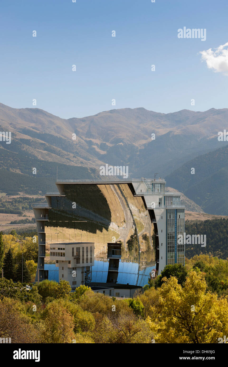Solar-Ofen, le Grand vier Solaire d'Odeillo, 1000 kW Heizkraftwerk, Font-Romeu-Odeillo-Via, Pyrénées-Orientales Stockfoto