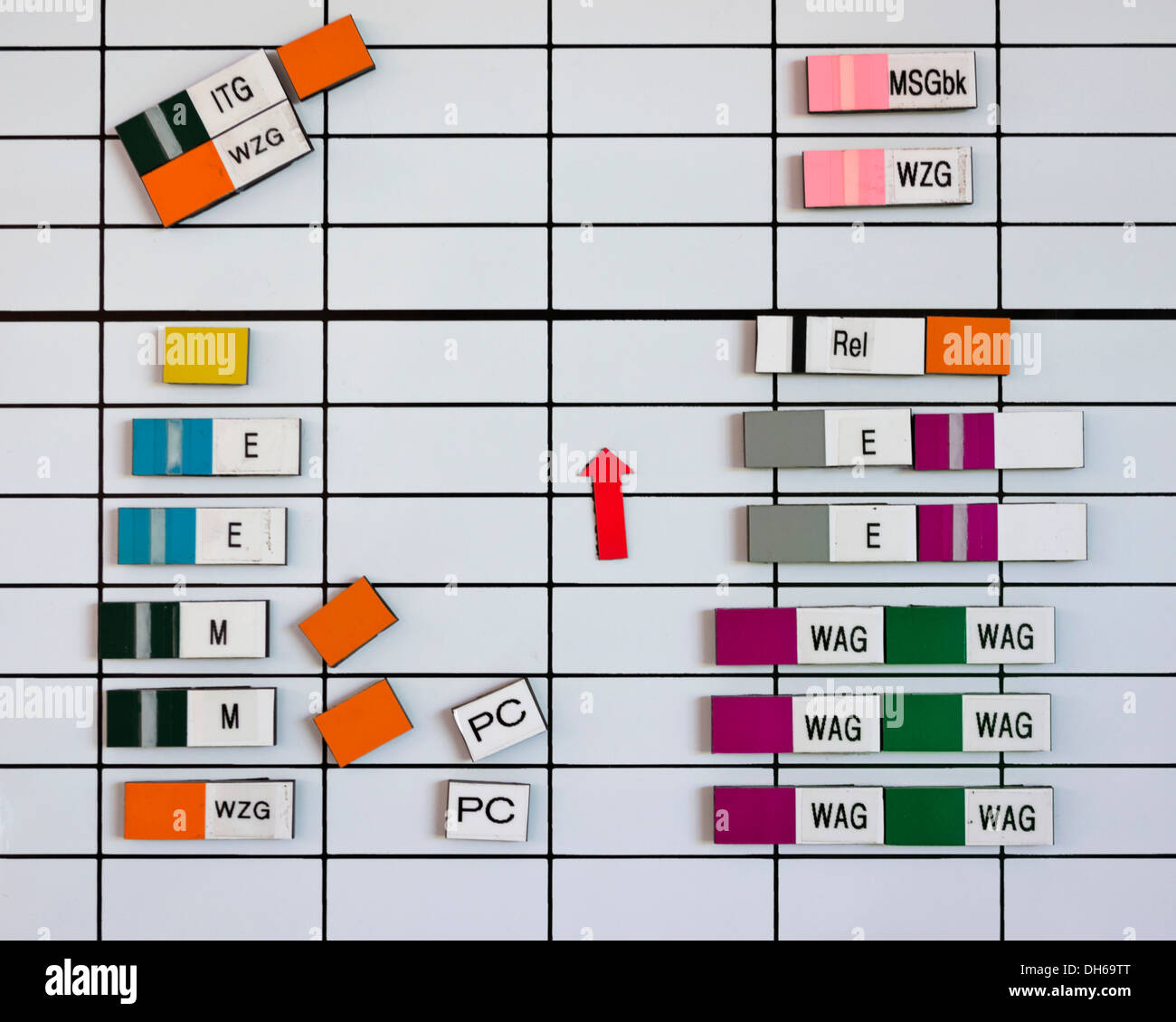 Detailansicht einer Magnetplatte mit einem Zeitplan Stockfoto