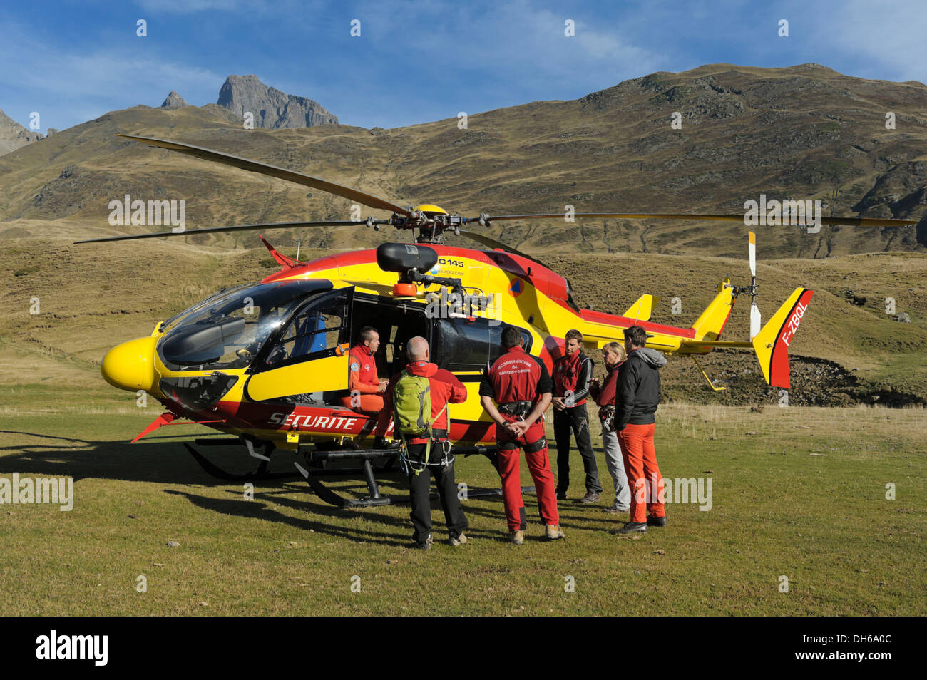 Die Sécurité Civile Rettungsorganisation bereiten sich für den Einsatz im Vallée Ossoue in Französisch-Western-Team Stockfoto