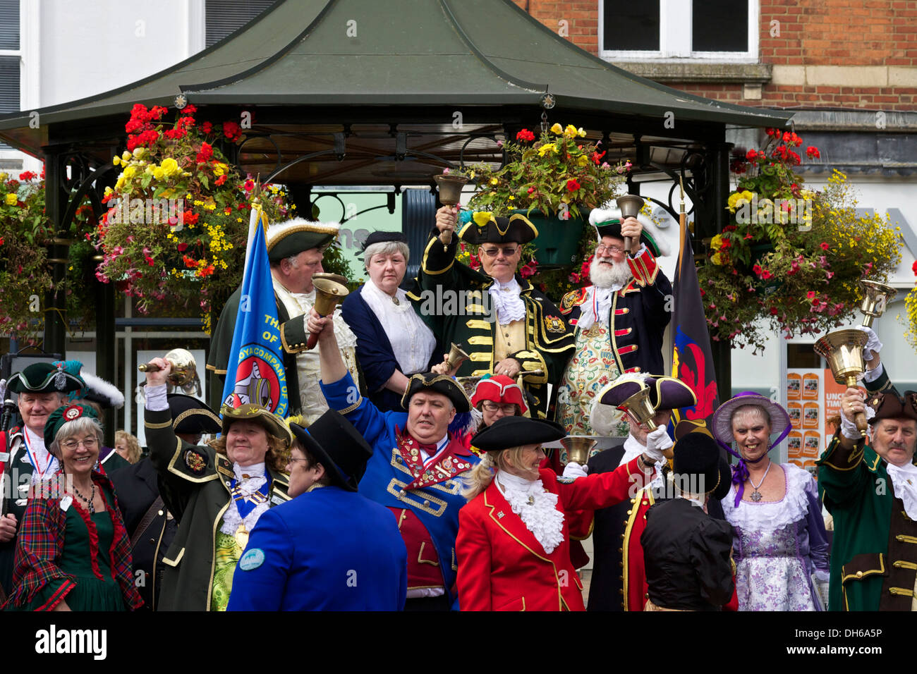 Gruppe Schuss der Teilnehmer Glocke läuten beim 2011 Stadtausrufer Wettbewerb, Banbury Stockfoto