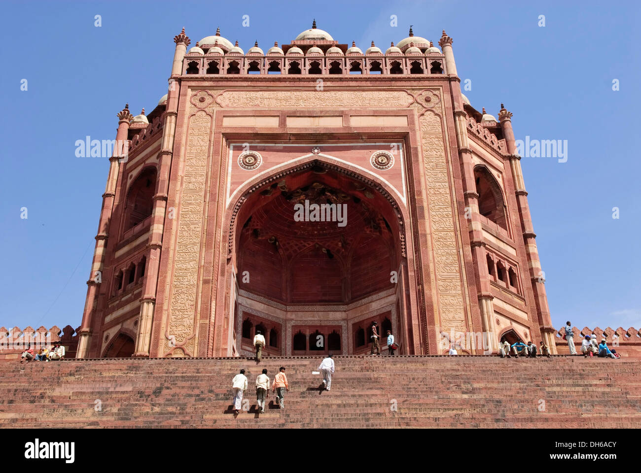 Moschee-Eingang, Buland Darwaza, Treppen, Besucher, Fatehpur Sikri, Uttar Pradesh, Indien, Asien Stockfoto