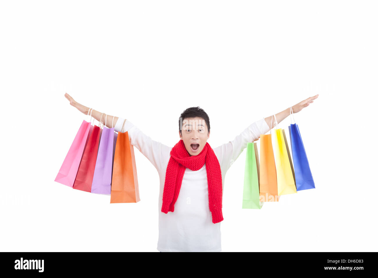 Junger Mann Holding Shopping bags Stockfoto