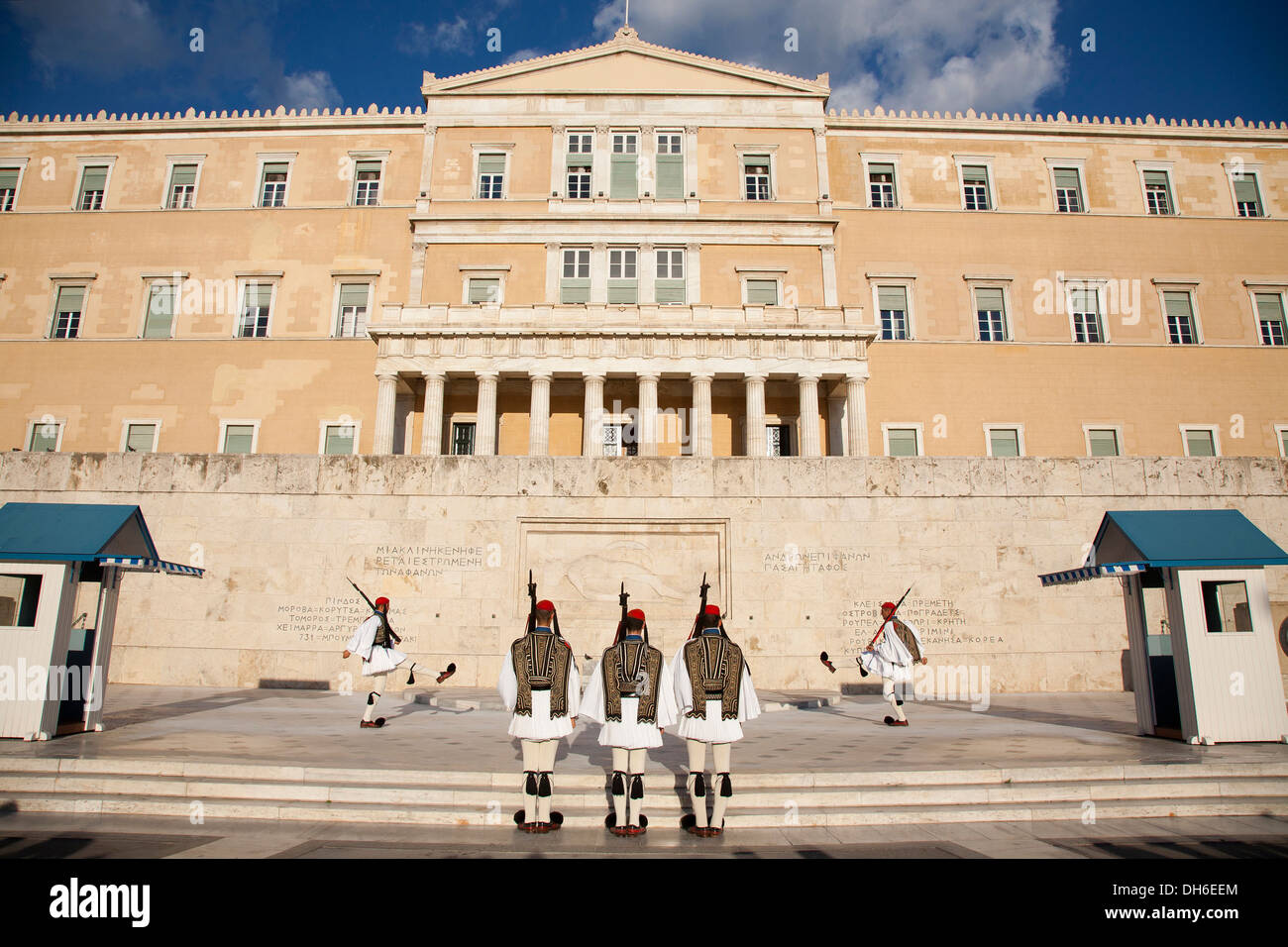 Wechsel der Wache, Parlamentsgebäude, Syntagmatos Quadrat, Syntagma Bezirk, Athen, Griechenland, Europa Stockfoto