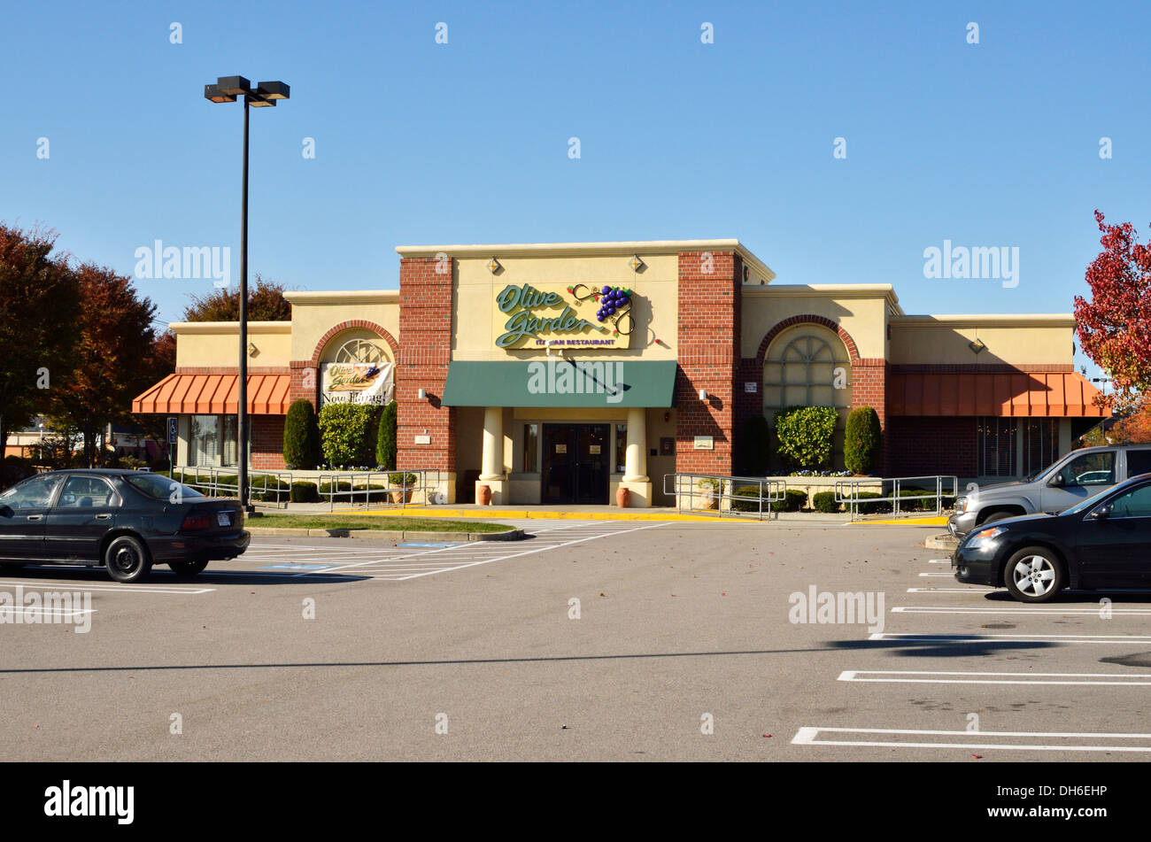 Die Außenseite des Olive Garden italienische Restaurant auf einem blauen Himmel sonnigen Tag. USA Stockfoto