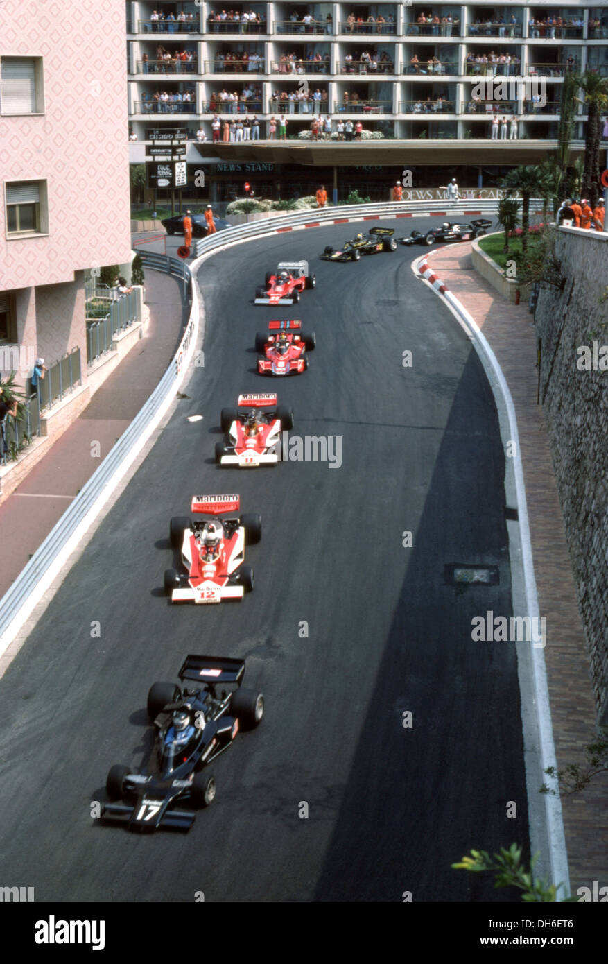 Jean Pierre Jarier in den Schatten-Cosworth DN5B gefolgt von Jochen Mass in der McLaren-Cosworth M23. Monaco GP, 30. Mai 1976. Stockfoto