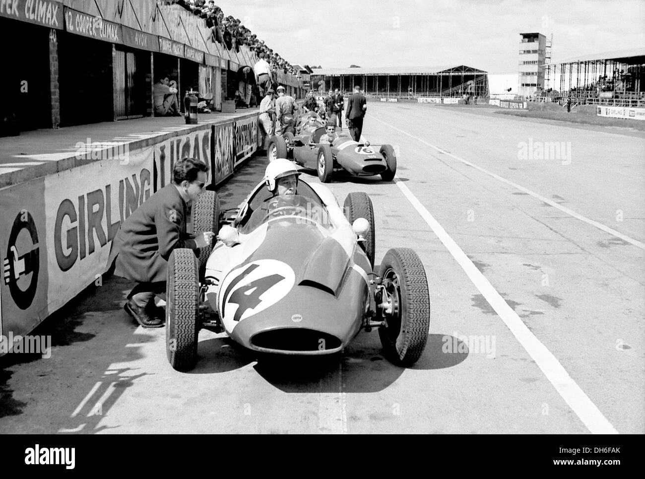 Gendebien in den Yeoman Credit Cooper und Borsari im Centro Sud Cooper, Gruben, British GP, Silverstone, England 1960. Stockfoto