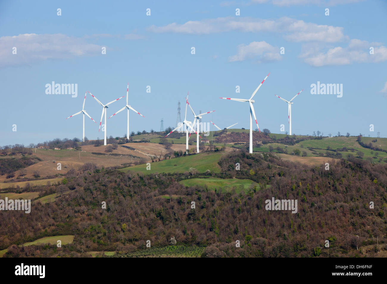 Europa, Toskana, Maremma, Provinz Grosseto, Scansano, Montepo Burg, Windkraftanlagen, Energie Stockfoto