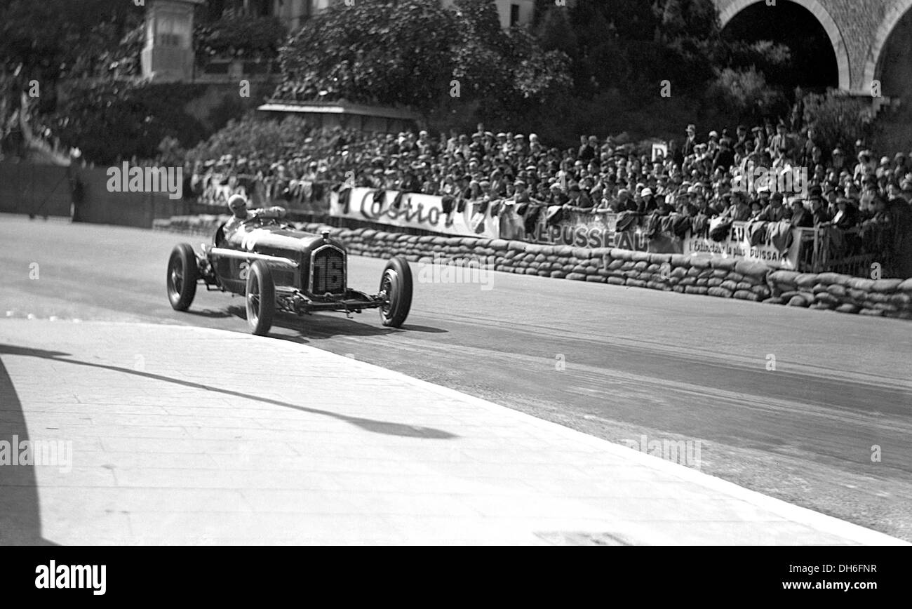 Louis Chiron in ein Alfa Romeo Tipo B Monoposto, Scuderia Ferrari eingegeben Auto an der Monaco GP 2 April1934. Stockfoto