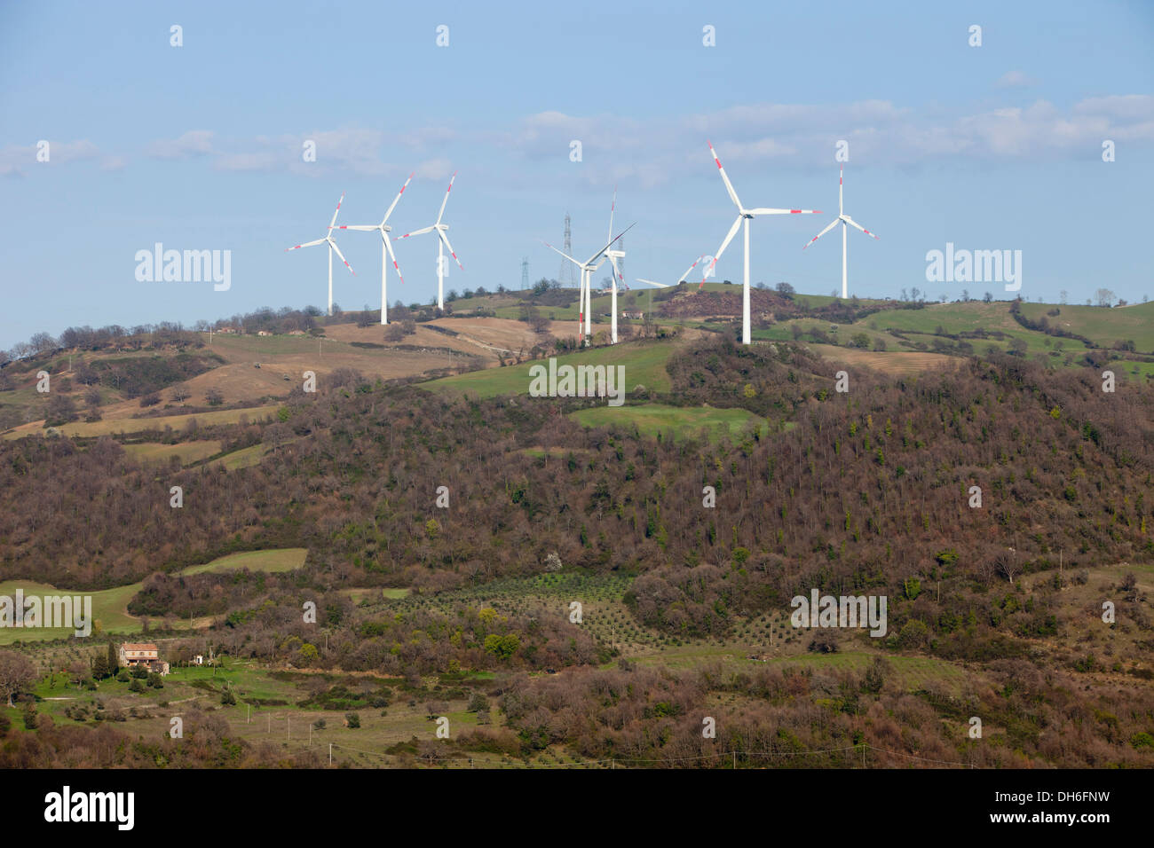 Europa, Toskana, Maremma, Provinz Grosseto, Scansano, Montepo Burg, Windkraftanlagen, Energie Stockfoto