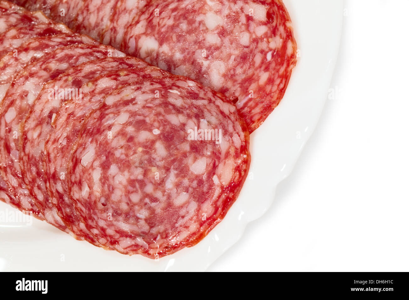 Leckere qualitativ hochwertige Wurst auf weißen Hintergrund isoliert Stockfoto