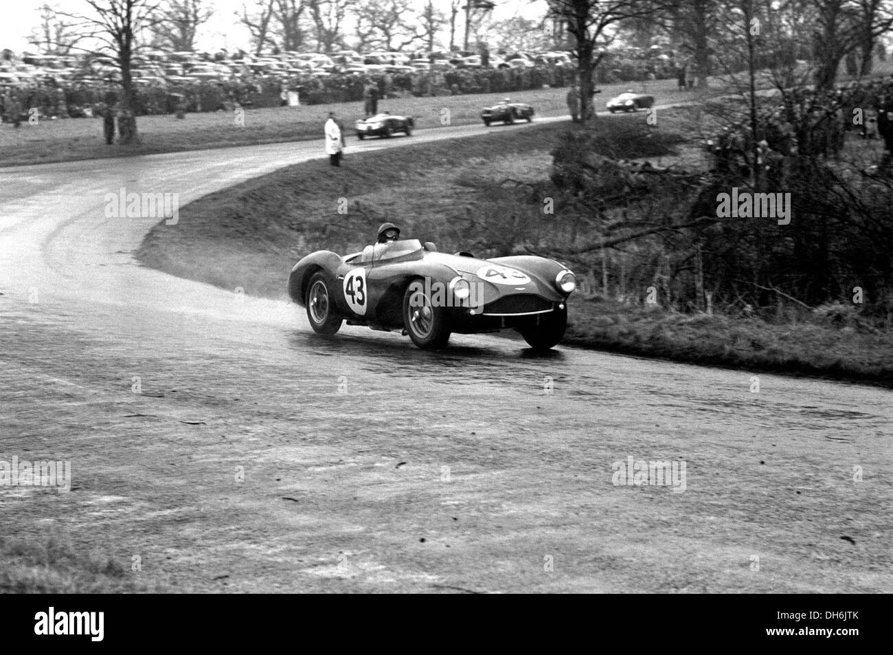 Ken Wharton Rennen in einem Aston Martin DB3S Veredelung 11. in der British Empire Trophy, Oulton Park, England 2. April 1955. Stockfoto