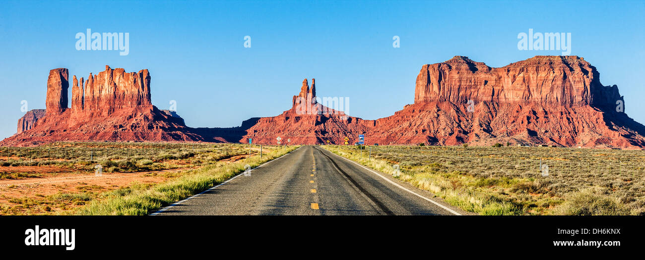 Panoramablick auf der Straße zum Monument Valley, USA Stockfoto
