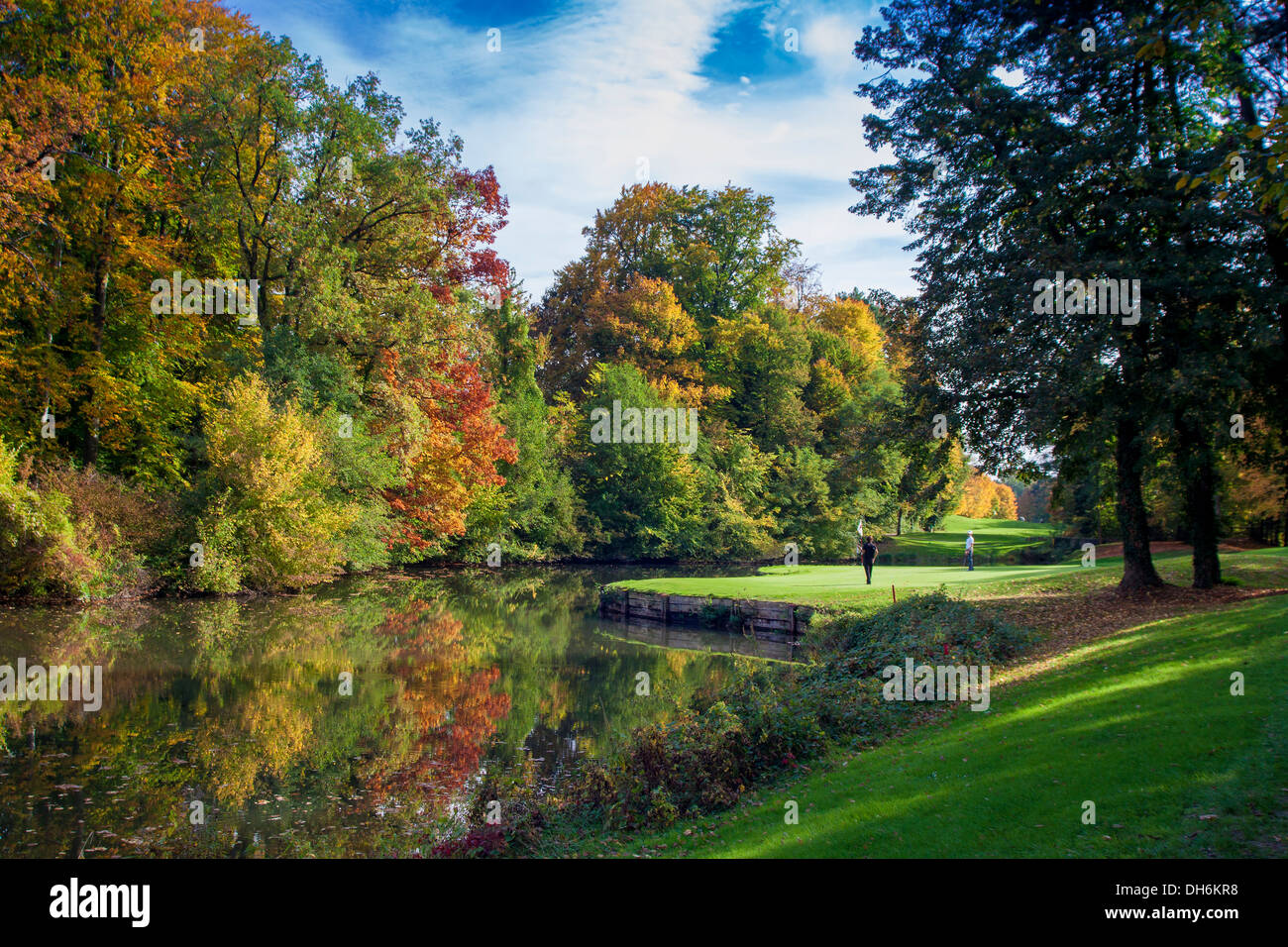 Golfplatz Kempferhof im Herbst Herbstfarben in den Bäumen. Stockfoto