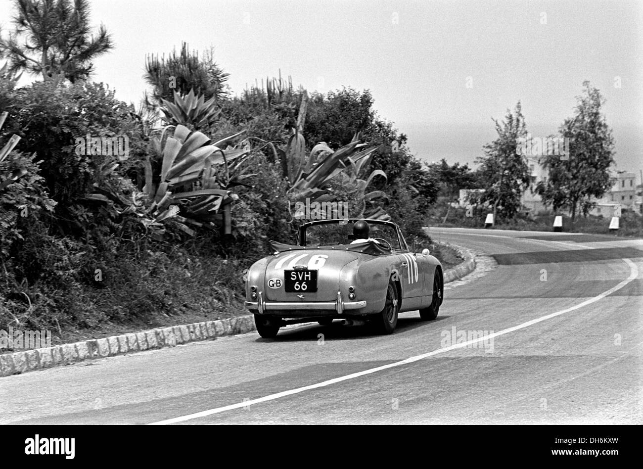 J Wray Roberts-Albert Prinz Aston Martin DB2-4 SVH 66 in der Targa Florio, Sizilien 5. Mai 1963. Stockfoto