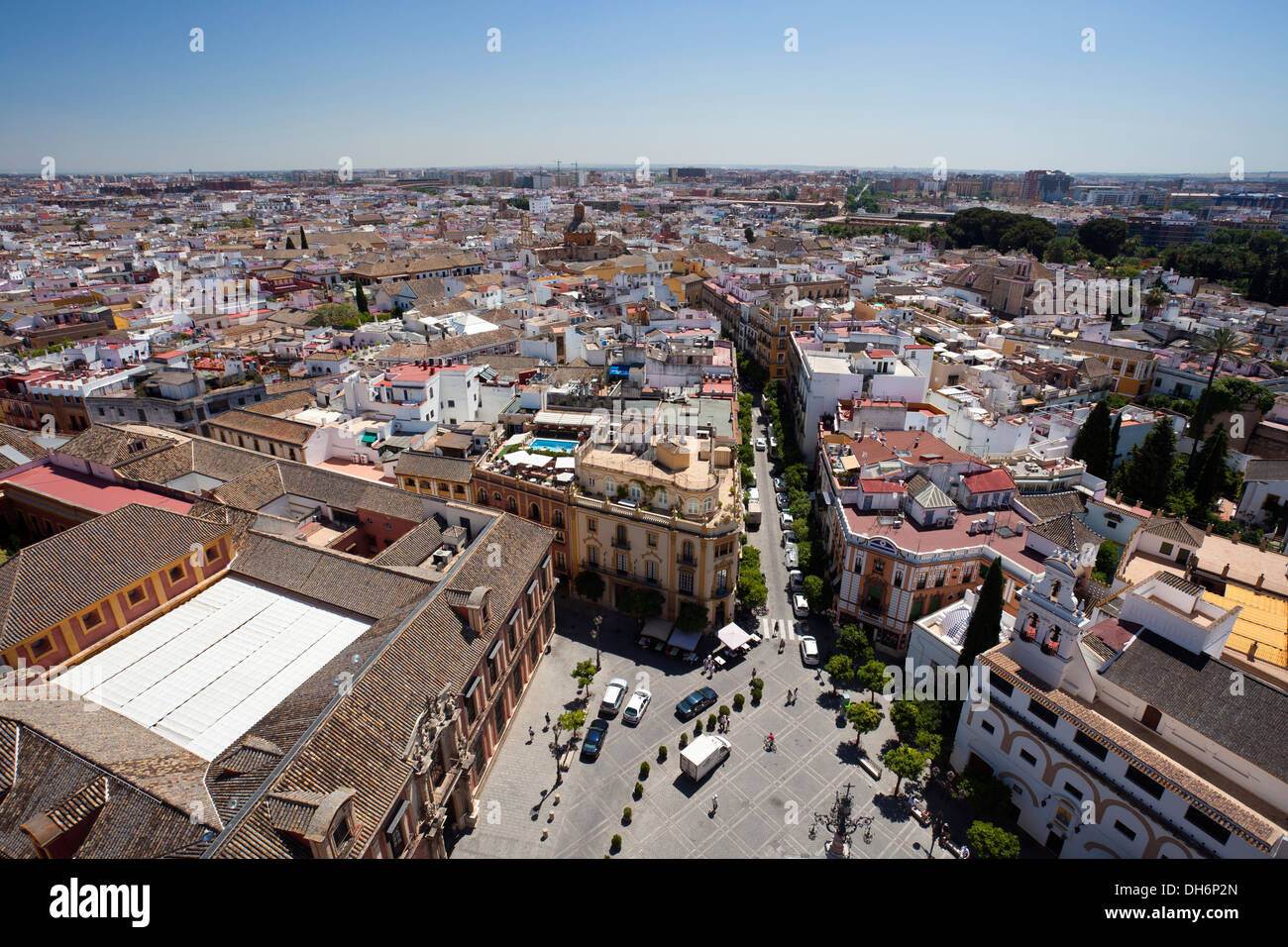 Bario Santa Cruz Viertel von Sevilla von Giralda Turm aus gesehen Stockfoto