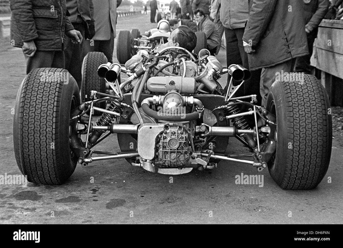Roy Salvadori Tests ein Cooper-Maserati in Goodwood, England 1966. Stockfoto