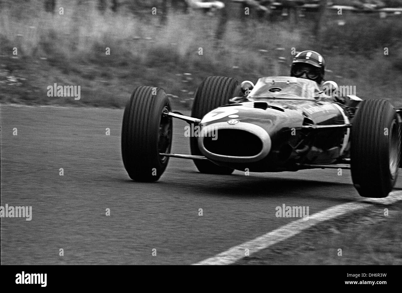 Graham Hill in einem BRM P261 auf dem Nürburgring, Deutschland 1966. Stockfoto