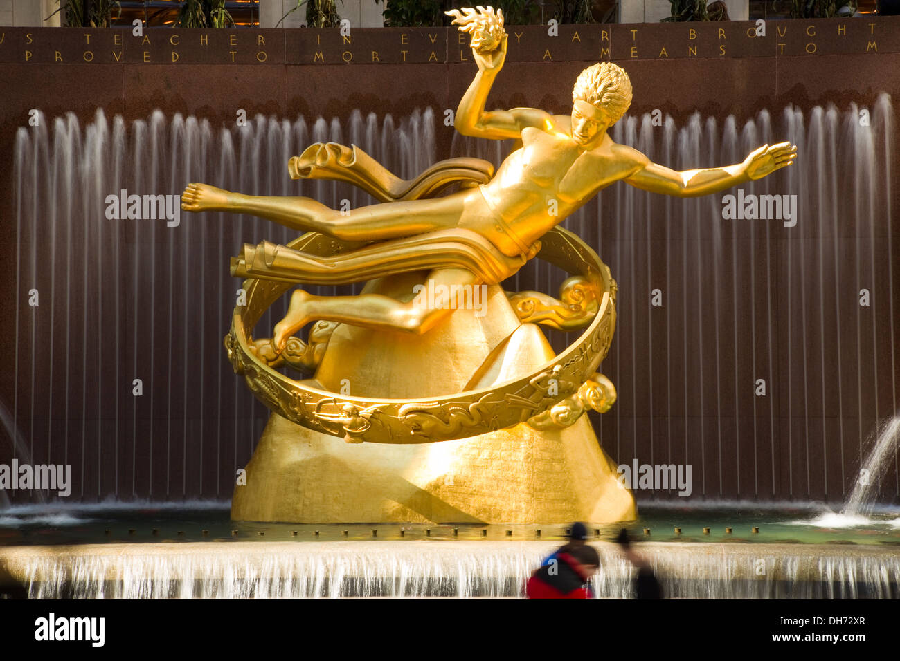 Goldene Prometheus-Statue, das Rockefeller Center in New York City ...