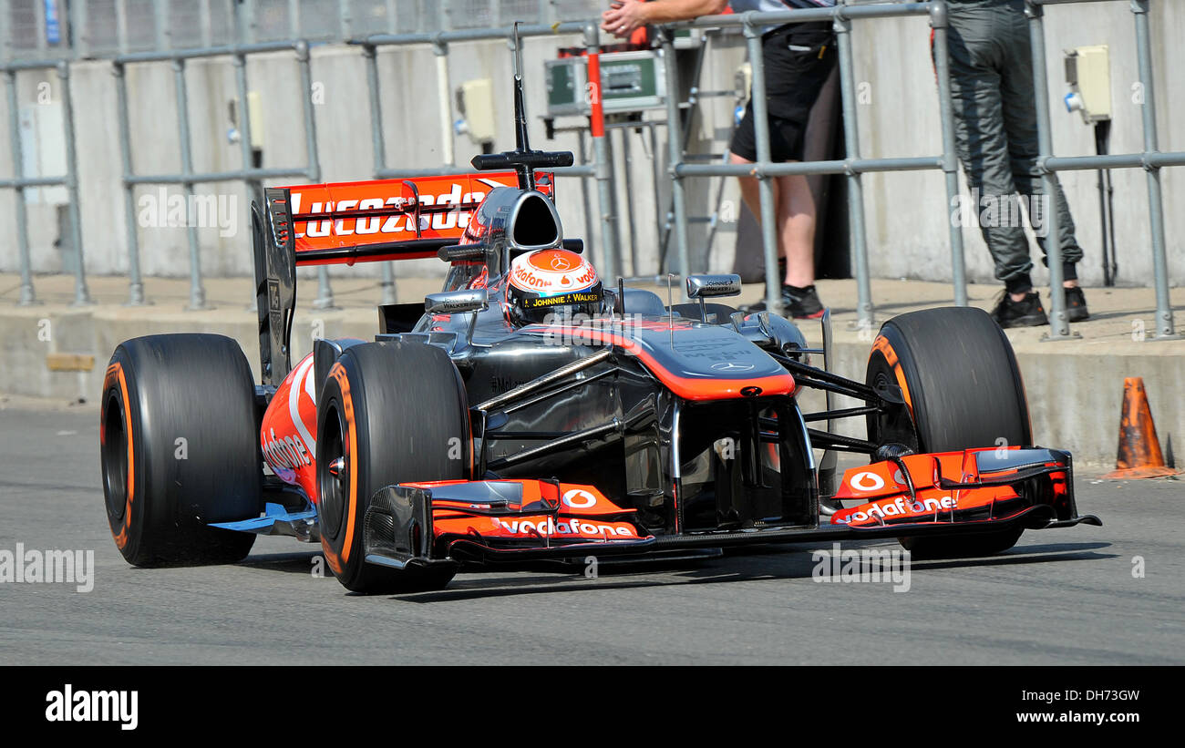 Kevin Magnussen Von Mclaren In Der Formel 1 Junge Fahrer Reifen Testen Auf Dem Silverstone Circuit Northamptonshire Stockfotografie Alamy