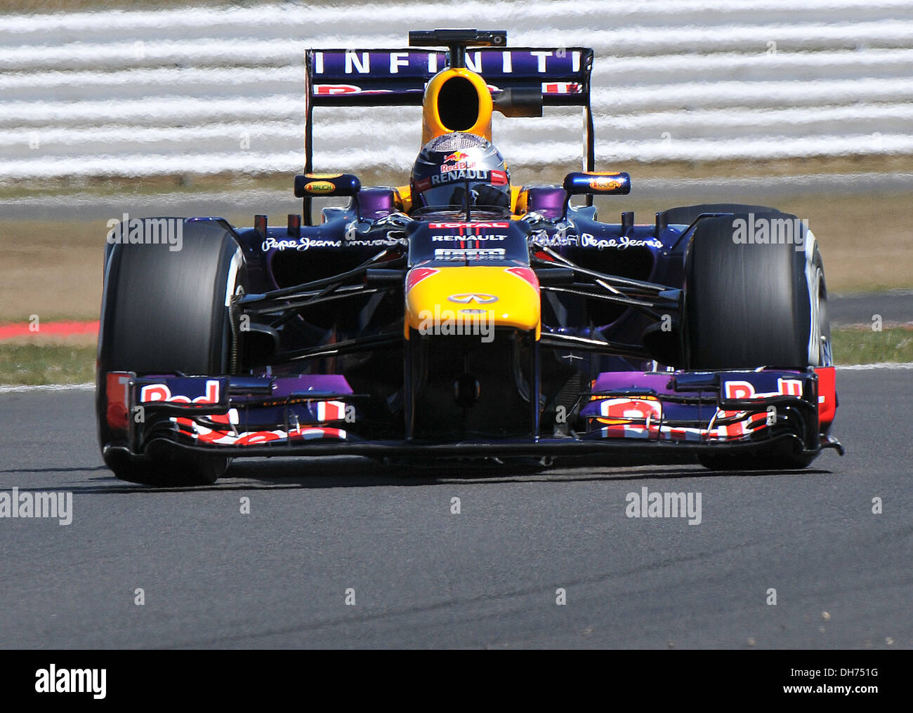 Sebastian Vettel von Red Bull Racing während des 3. Tages der F1 junge Fahrer/Reifen testen auf dem Silverstone Circuit. Stockfoto