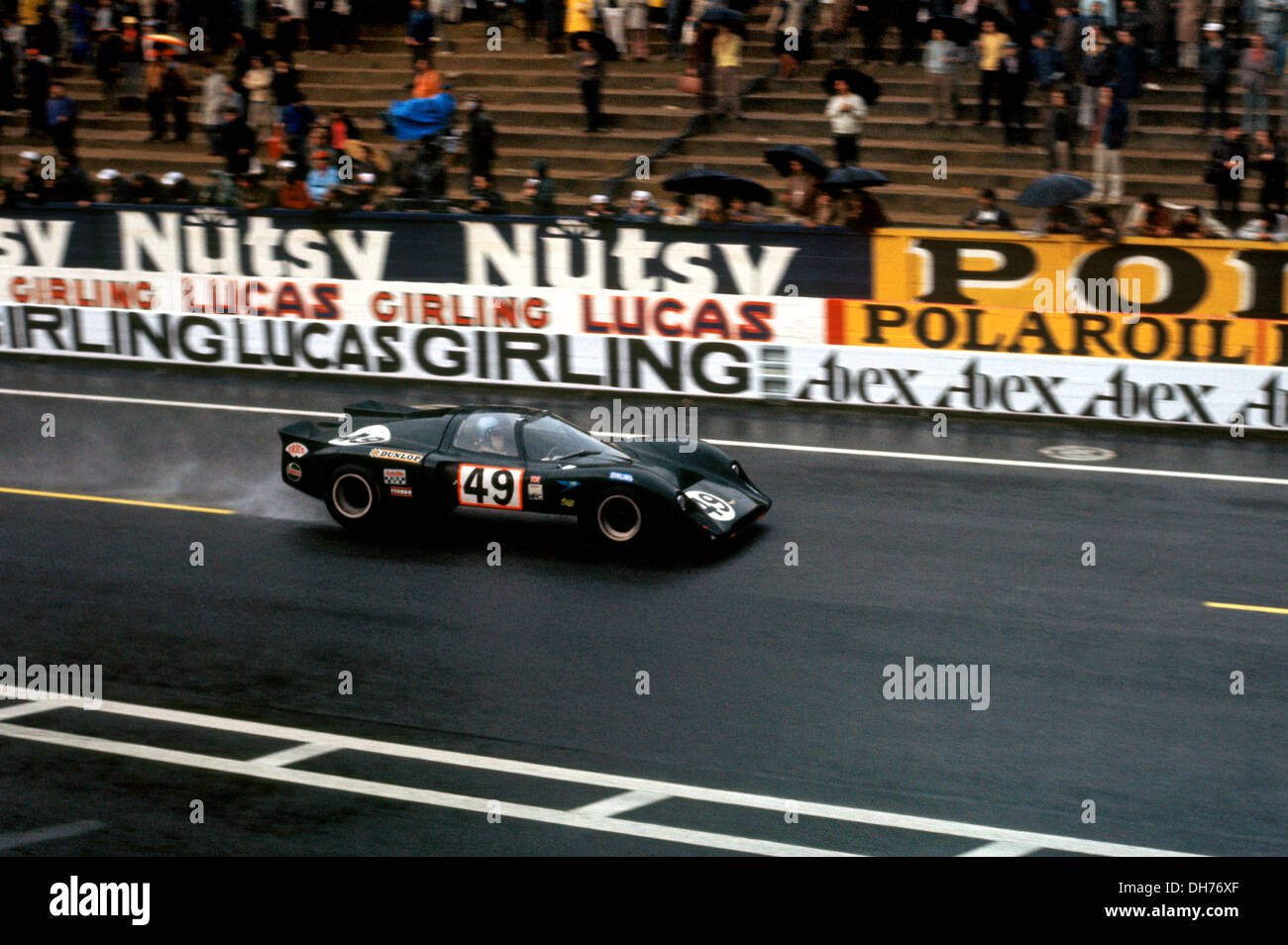 Ian Skailes-John Hine Chevron B16 Ford racing bei den 24 Stunden-Rennen von Le Mans schließlich zurückgezogen. 14. Juni 1970. Stockfoto