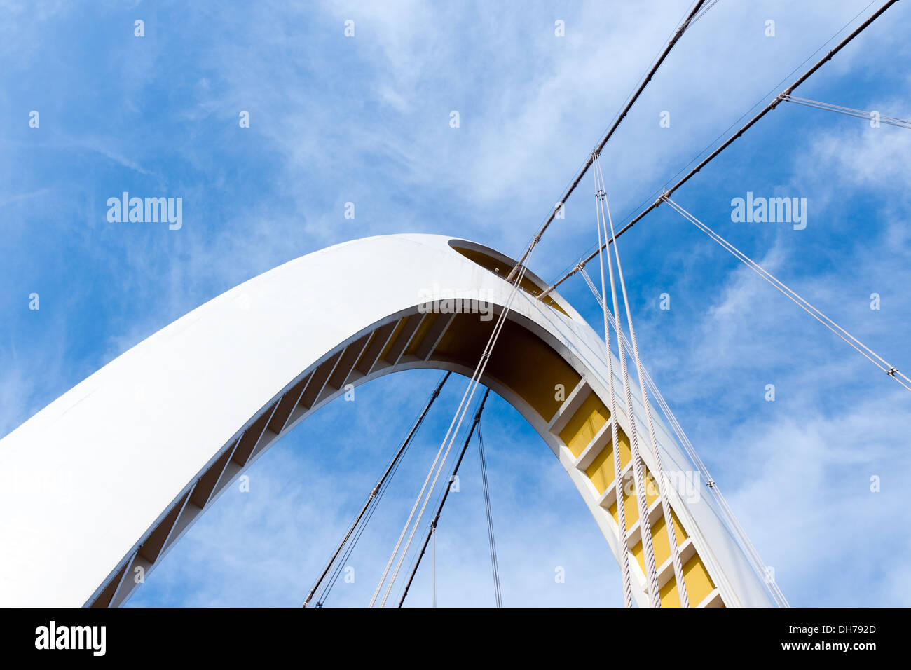 Unteransicht des modernen Brücke Bogen detail Stockfoto