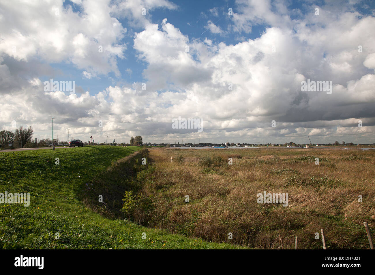 Vorland des niederländischen Fluss Lek, Nieuw-Lekkerland, Südholland, Niederlande Stockfoto