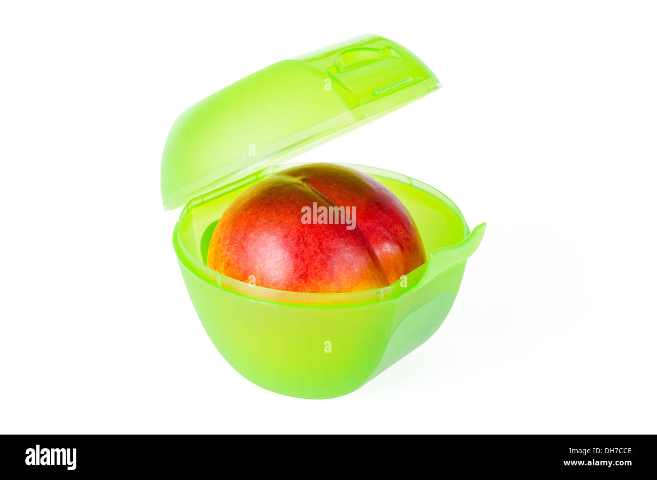 Frisch und lecker rote Pfirsich in eine grüne Schule-Lunch-box Stockfoto