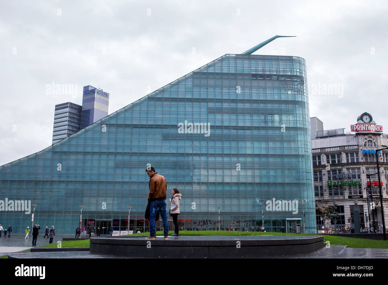 GV der Urbis Gebäude von Ian Simpson und 2002 in Manchester Kathedrale Gärten gesehen. Stockfoto