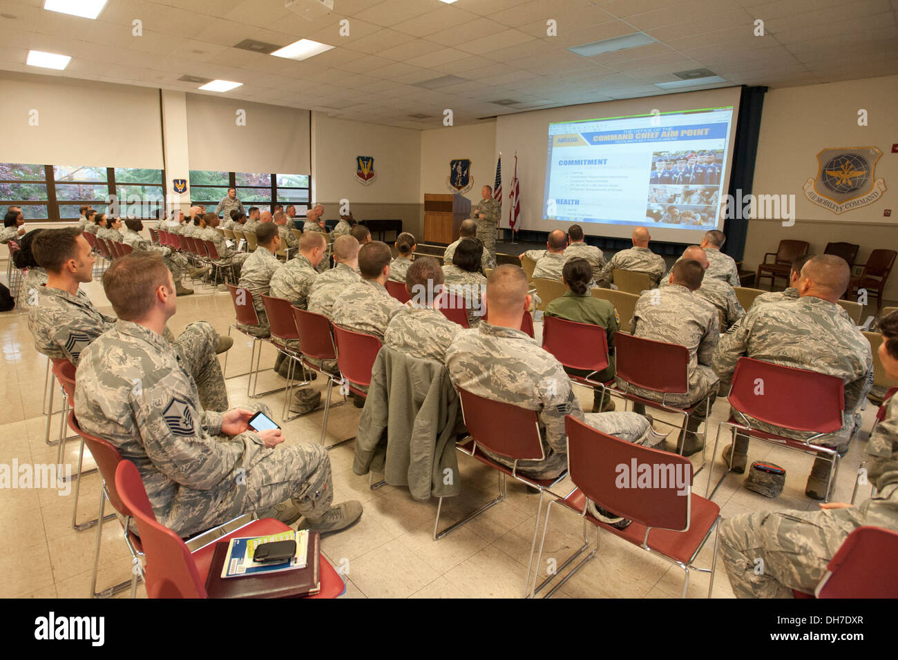 Chief Master Sgt. James W. Hotaling, der Befehl Chef der Air National Guard, bespricht die wichtigsten Bereiche, die er auf Durin konzentrieren wird Stockfoto