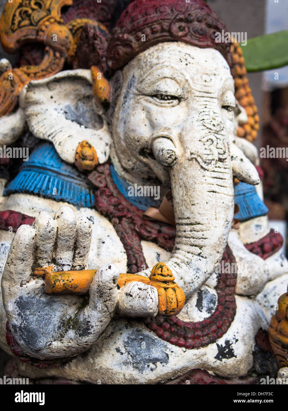Eine bunte Ganesha Statue auf den Straßen von Ubud, kulturelle und geistige Hauptstadt Balis. Stockfoto