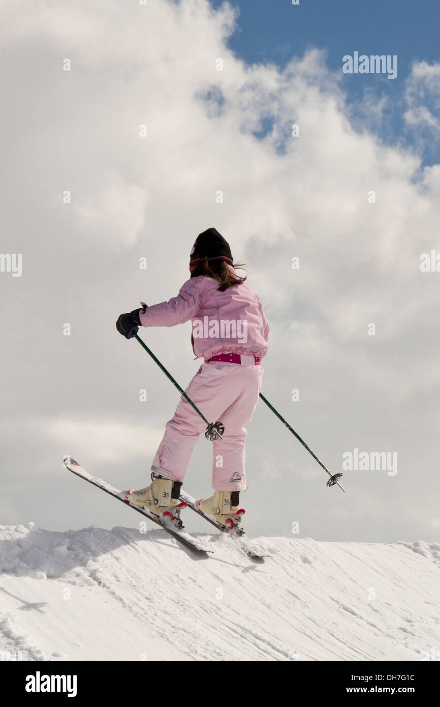 Kind über Sprünge bei der Lecht Ski Stockfoto