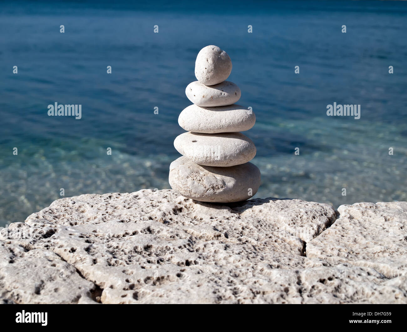 ausgewogene Meer Steinen für die meditation Stockfoto