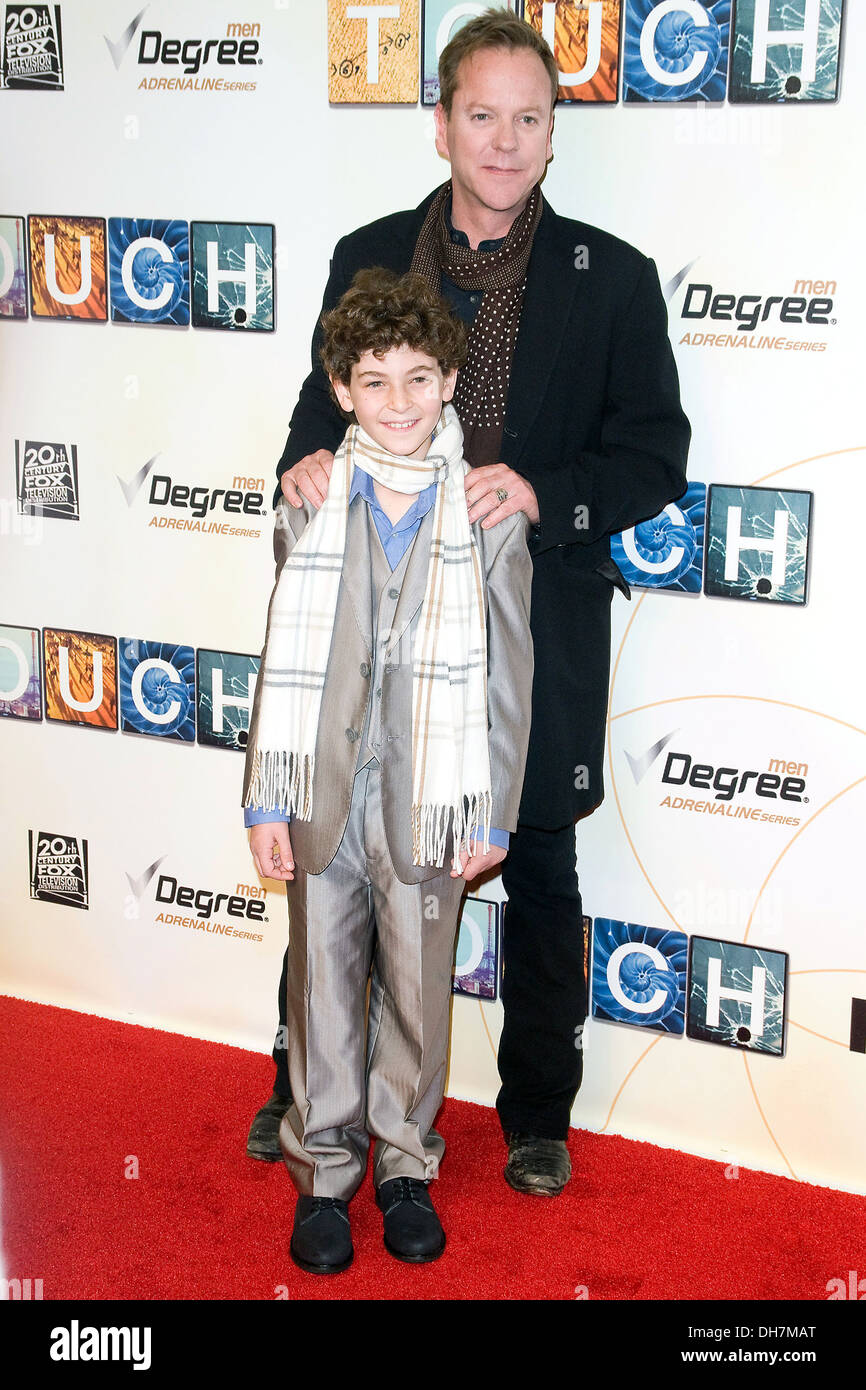 Kiefer Sutherland und David Mazouz Weltpremiere von "Touch" - Red Carpet New York City USA - 18.03.12 Stockfoto