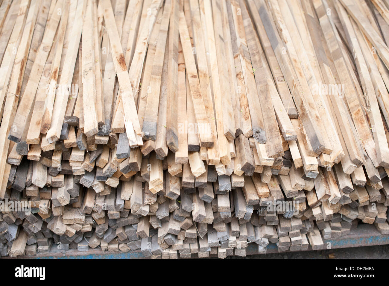 Holz Holz viel gesägt lange quadratische Schnittlängen Stockfoto