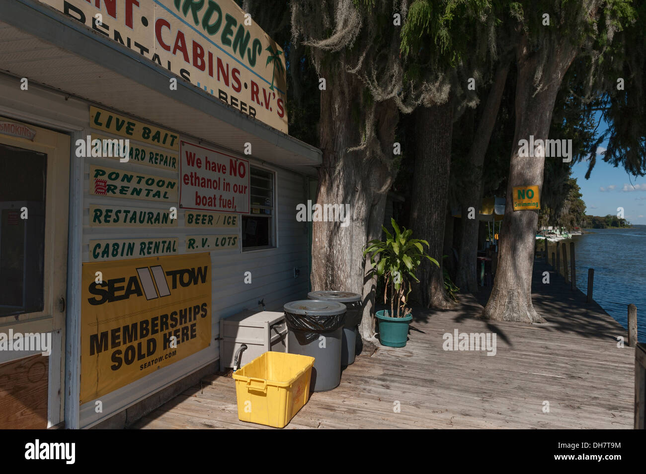 Palm Gardens Restaurant Marina auf Dead River in Leesburg, Florida Stockfoto