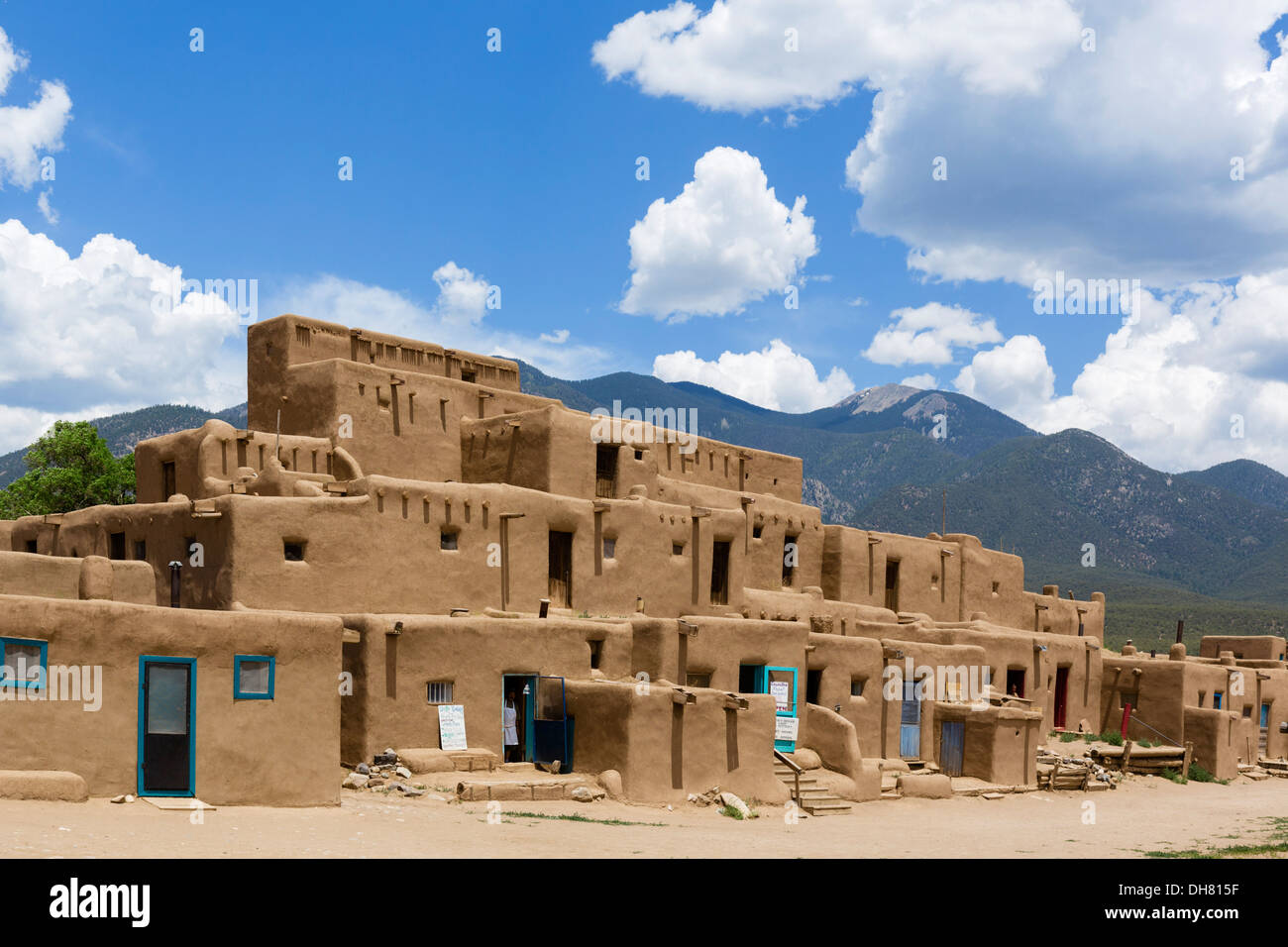 Die Hlaauma (North House) indianischen Behausungen in historischen Taos Pueblo, Taos, New Mexico, USA Stockfoto