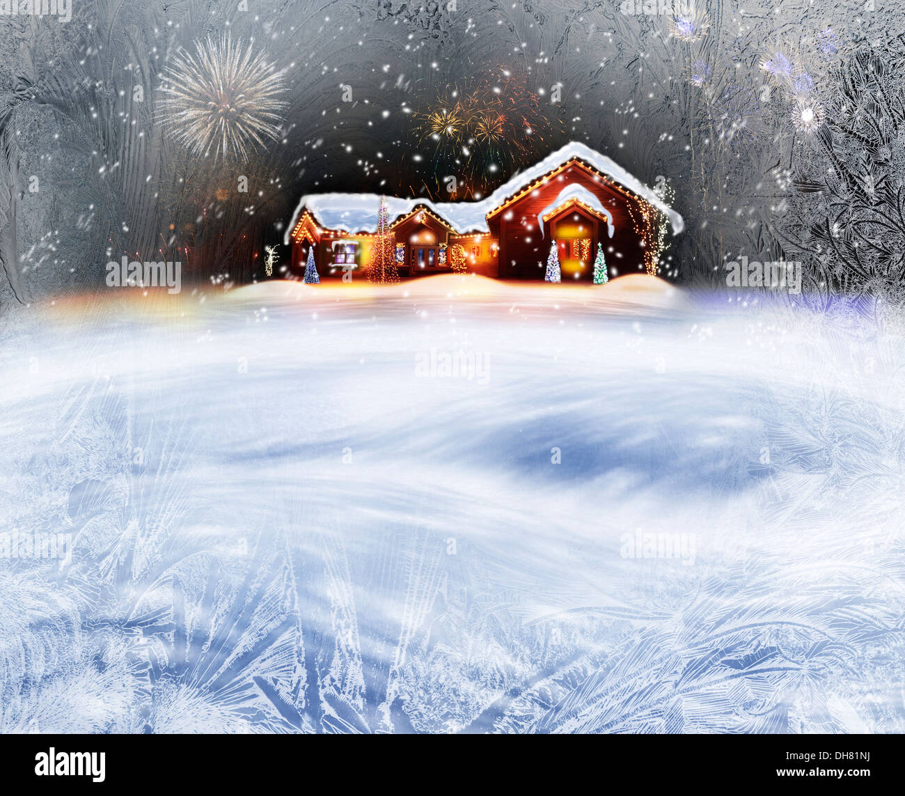 Winter Hintergrund von Weihnachten dekoriert Haus mit Licht und Feuerwerk Stockfoto