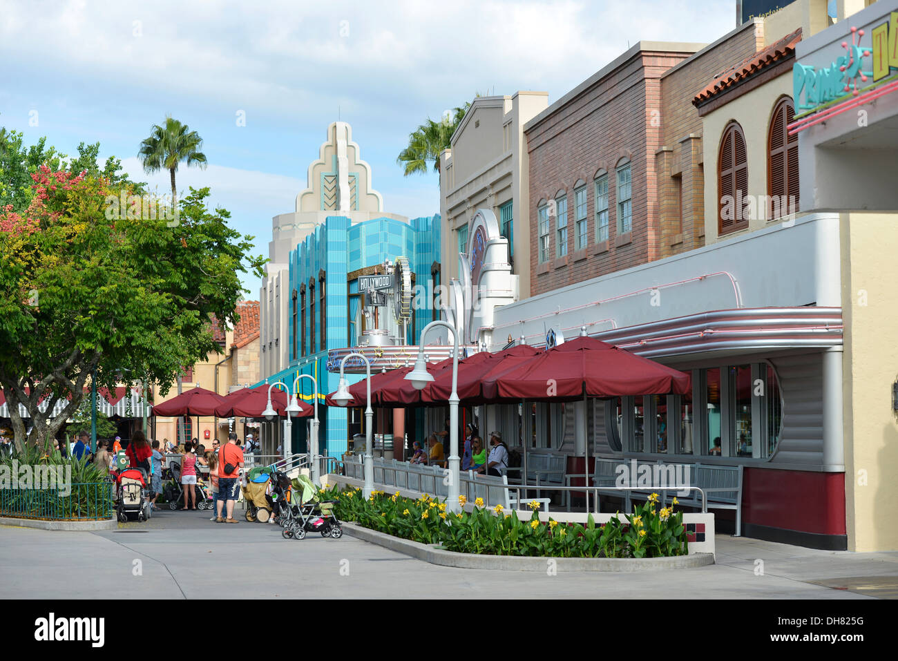 Einkaufsmöglichkeiten und Restaurants in Hollywood Studios, Hollywood & Vine Restaurant, Disney World Resort, Orlando Florida Stockfoto