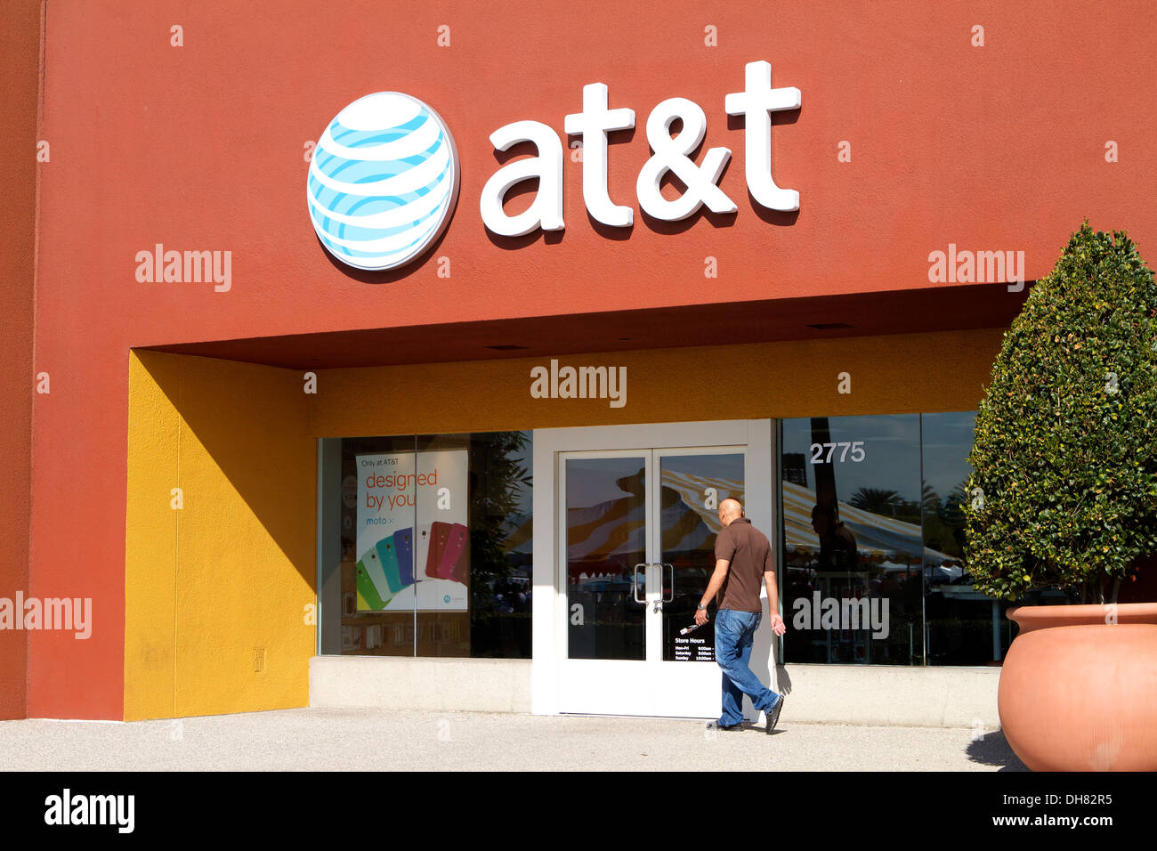 AT&T TV Telefon und Internet Provider Einzelhandel Ladenfront in Tustin  Markt platzieren, Kalifornien, USA Stockfotografie - Alamy